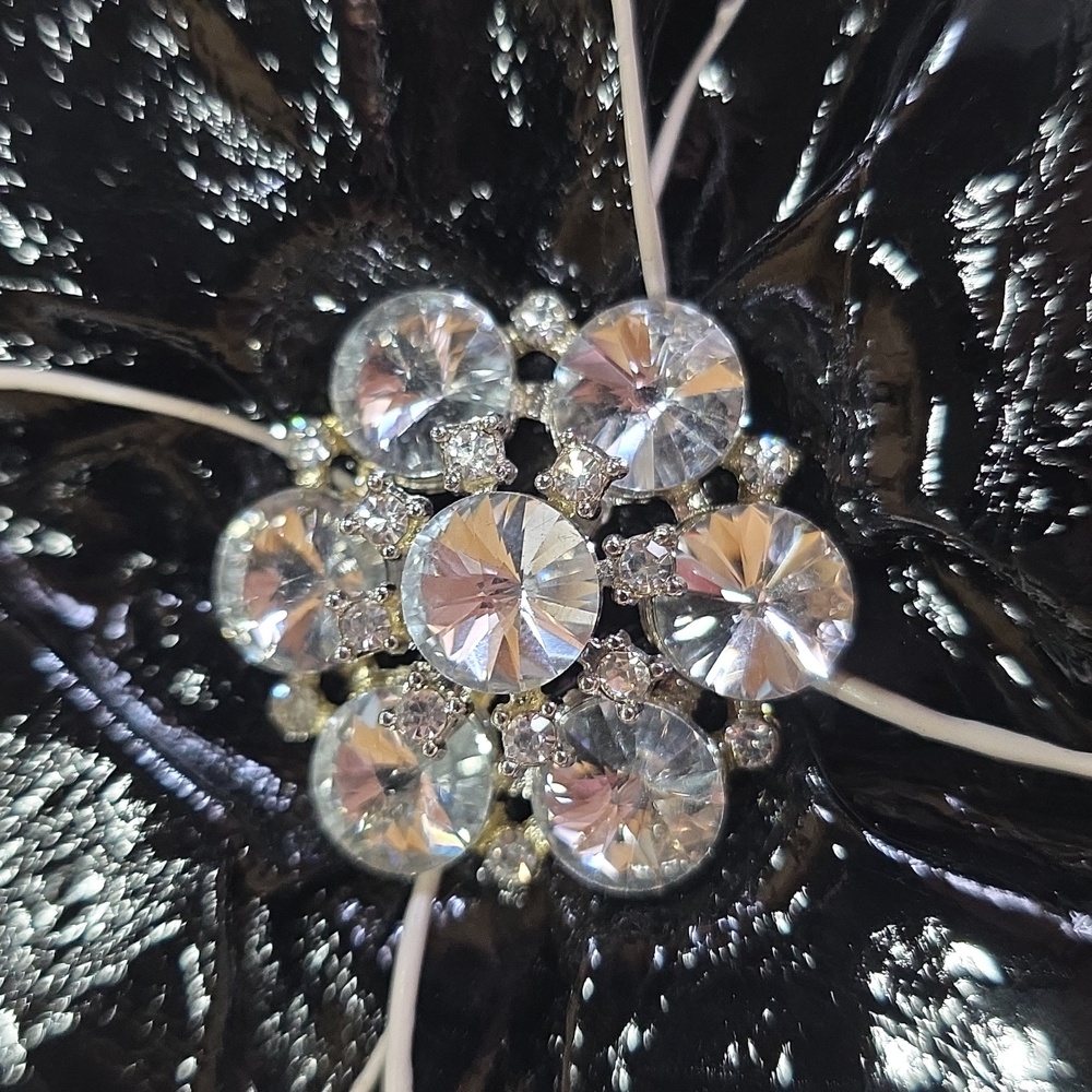 Metallic Black 🌸 Rhinestone Flower Crossbody Bag NWT - Picture 8 of 8
